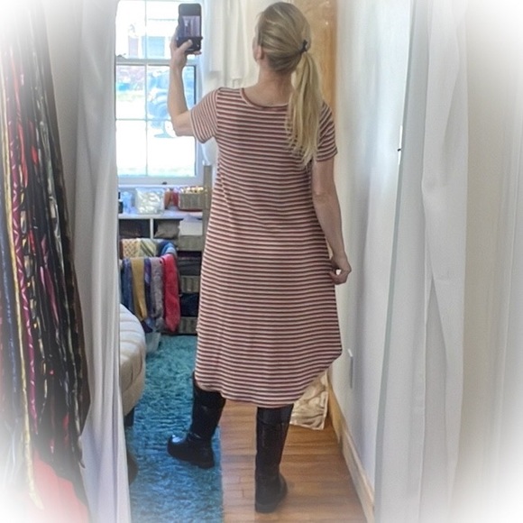 💕Beautiful Striped & Ribbed Lularoe Carly Dress💕 - Picture 3 of 14